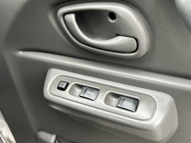 スズキ ジムニー XG 岐阜県 2001(平13)年 15.8万km シルキーシルバーメタリック 登録時走行距離157387km/ルーフレール/背面タイヤ/オーディオ/リモコンキー/布系シート/フルフラットシート/純正フロアマット/エアコン/ハロゲンヘッドライト/エアバッグ運転席・助手席/パワーウィンドウ／パワーステアリング