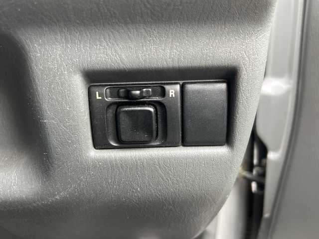 スズキ ジムニー XG 岐阜県 2001(平13)年 15.8万km シルキーシルバーメタリック 登録時走行距離157387km/ルーフレール/背面タイヤ/オーディオ/リモコンキー/布系シート/フルフラットシート/純正フロアマット/エアコン/ハロゲンヘッドライト/エアバッグ運転席・助手席/パワーウィンドウ／パワーステアリング