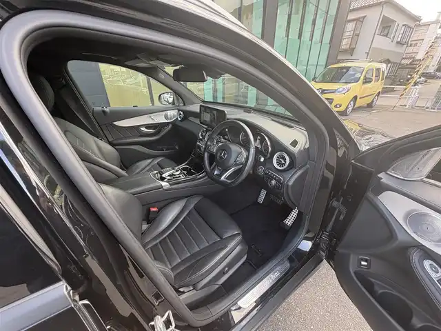メルセデス・ベンツ ＧＬＣ２２０ d 4マチックスポーツ 本革 石川県 2017(平29)年 5.9万km 黒 4WD/サンルーフ/純正HDDナビ/Burmesterプレミアムサウンド/フルセグTV/車外カメラ（バック/フロント/サイド）/前後ドライブレコーダー/ETC/アダプティブクルーズコントロール/ヘッドアップディスプレイ/ステアリングアシスト/全席シートヒーター/パワーシート（D+N席）/パワーバックドア/アンチロック・ブレーキ・システム/衝突被害軽減システム/横滑り防止装置/前後コーナーセンサー/レーンキープアシスト/盗難防止装置/パーキングアシスト/オートマチックハイビーム/純正アルミホイール/スマートキー