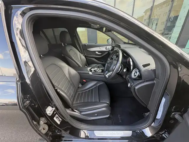 メルセデス・ベンツ ＧＬＣ２２０ d 4マチックスポーツ 本革 石川県 2017(平29)年 5.9万km 黒 4WD/サンルーフ/純正HDDナビ/Burmesterプレミアムサウンド/フルセグTV/車外カメラ（バック/フロント/サイド）/前後ドライブレコーダー/ETC/アダプティブクルーズコントロール/ヘッドアップディスプレイ/ステアリングアシスト/全席シートヒーター/パワーシート（D+N席）/パワーバックドア/アンチロック・ブレーキ・システム/衝突被害軽減システム/横滑り防止装置/前後コーナーセンサー/レーンキープアシスト/盗難防止装置/パーキングアシスト/オートマチックハイビーム/純正アルミホイール/スマートキー