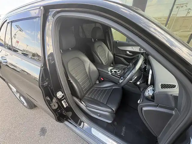 メルセデス・ベンツ ＧＬＣ２２０ d 4マチックスポーツ 本革 石川県 2017(平29)年 5.9万km 黒 4WD/サンルーフ/純正HDDナビ/Burmesterプレミアムサウンド/フルセグTV/車外カメラ（バック/フロント/サイド）/前後ドライブレコーダー/ETC/アダプティブクルーズコントロール/ヘッドアップディスプレイ/ステアリングアシスト/全席シートヒーター/パワーシート（D+N席）/パワーバックドア/アンチロック・ブレーキ・システム/衝突被害軽減システム/横滑り防止装置/前後コーナーセンサー/レーンキープアシスト/盗難防止装置/パーキングアシスト/オートマチックハイビーム/純正アルミホイール/スマートキー