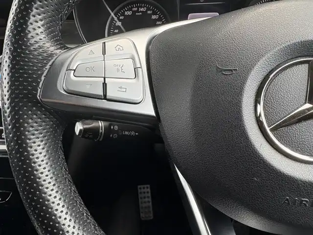 メルセデス・ベンツ ＧＬＣ２２０ d 4マチックスポーツ 本革 石川県 2017(平29)年 5.9万km 黒 4WD/サンルーフ/純正HDDナビ/Burmesterプレミアムサウンド/フルセグTV/車外カメラ（バック/フロント/サイド）/前後ドライブレコーダー/ETC/アダプティブクルーズコントロール/ヘッドアップディスプレイ/ステアリングアシスト/全席シートヒーター/パワーシート（D+N席）/パワーバックドア/アンチロック・ブレーキ・システム/衝突被害軽減システム/横滑り防止装置/前後コーナーセンサー/レーンキープアシスト/盗難防止装置/パーキングアシスト/オートマチックハイビーム/純正アルミホイール/スマートキー