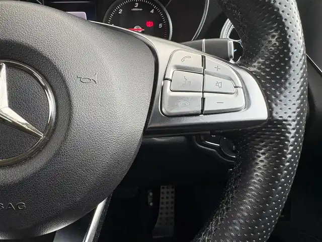 メルセデス・ベンツ ＧＬＣ２２０ d 4マチックスポーツ 本革 石川県 2017(平29)年 5.9万km 黒 4WD/サンルーフ/純正HDDナビ/Burmesterプレミアムサウンド/フルセグTV/車外カメラ（バック/フロント/サイド）/前後ドライブレコーダー/ETC/アダプティブクルーズコントロール/ヘッドアップディスプレイ/ステアリングアシスト/全席シートヒーター/パワーシート（D+N席）/パワーバックドア/アンチロック・ブレーキ・システム/衝突被害軽減システム/横滑り防止装置/前後コーナーセンサー/レーンキープアシスト/盗難防止装置/パーキングアシスト/オートマチックハイビーム/純正アルミホイール/スマートキー