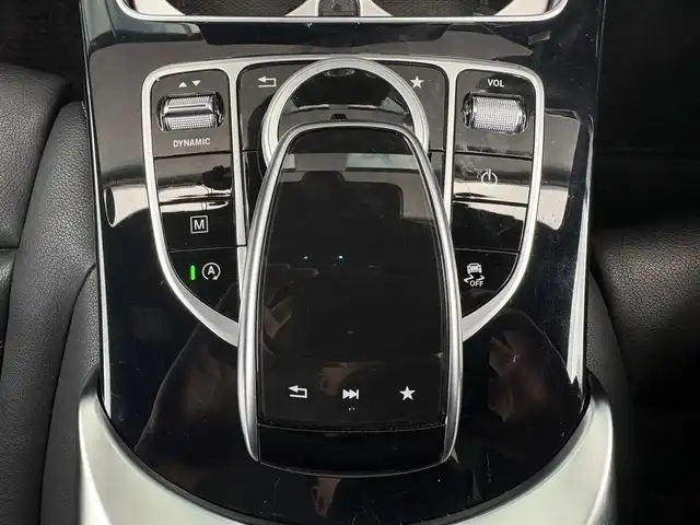 メルセデス・ベンツ ＧＬＣ２２０ d 4マチックスポーツ 本革 石川県 2017(平29)年 5.9万km 黒 4WD/サンルーフ/純正HDDナビ/Burmesterプレミアムサウンド/フルセグTV/車外カメラ（バック/フロント/サイド）/前後ドライブレコーダー/ETC/アダプティブクルーズコントロール/ヘッドアップディスプレイ/ステアリングアシスト/全席シートヒーター/パワーシート（D+N席）/パワーバックドア/アンチロック・ブレーキ・システム/衝突被害軽減システム/横滑り防止装置/前後コーナーセンサー/レーンキープアシスト/盗難防止装置/パーキングアシスト/オートマチックハイビーム/純正アルミホイール/スマートキー