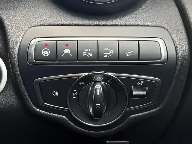 メルセデス・ベンツ ＧＬＣ２２０ d 4マチックスポーツ 本革 石川県 2017(平29)年 5.9万km 黒 4WD/サンルーフ/純正HDDナビ/Burmesterプレミアムサウンド/フルセグTV/車外カメラ（バック/フロント/サイド）/前後ドライブレコーダー/ETC/アダプティブクルーズコントロール/ヘッドアップディスプレイ/ステアリングアシスト/全席シートヒーター/パワーシート（D+N席）/パワーバックドア/アンチロック・ブレーキ・システム/衝突被害軽減システム/横滑り防止装置/前後コーナーセンサー/レーンキープアシスト/盗難防止装置/パーキングアシスト/オートマチックハイビーム/純正アルミホイール/スマートキー