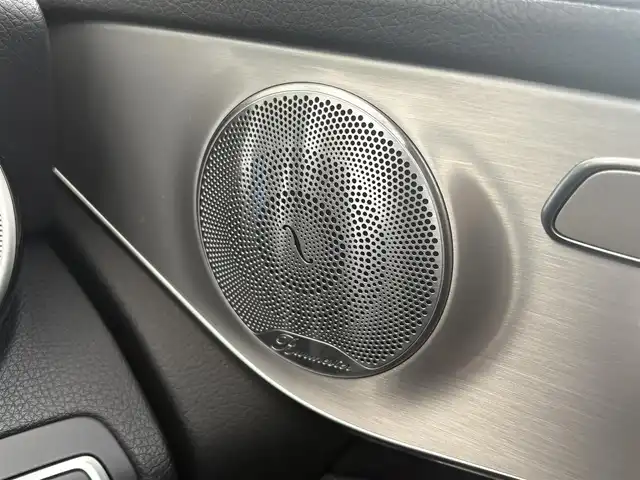 メルセデス・ベンツ ＧＬＣ２２０ d 4マチックスポーツ 本革 石川県 2017(平29)年 5.9万km 黒 4WD/サンルーフ/純正HDDナビ/Burmesterプレミアムサウンド/フルセグTV/車外カメラ（バック/フロント/サイド）/前後ドライブレコーダー/ETC/アダプティブクルーズコントロール/ヘッドアップディスプレイ/ステアリングアシスト/全席シートヒーター/パワーシート（D+N席）/パワーバックドア/アンチロック・ブレーキ・システム/衝突被害軽減システム/横滑り防止装置/前後コーナーセンサー/レーンキープアシスト/盗難防止装置/パーキングアシスト/オートマチックハイビーム/純正アルミホイール/スマートキー