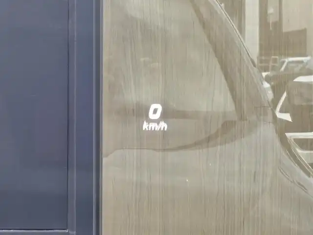 メルセデス・ベンツ ＧＬＣ２２０ d 4マチックスポーツ 本革 石川県 2017(平29)年 5.9万km 黒 4WD/サンルーフ/純正HDDナビ/Burmesterプレミアムサウンド/フルセグTV/車外カメラ（バック/フロント/サイド）/前後ドライブレコーダー/ETC/アダプティブクルーズコントロール/ヘッドアップディスプレイ/ステアリングアシスト/全席シートヒーター/パワーシート（D+N席）/パワーバックドア/アンチロック・ブレーキ・システム/衝突被害軽減システム/横滑り防止装置/前後コーナーセンサー/レーンキープアシスト/盗難防止装置/パーキングアシスト/オートマチックハイビーム/純正アルミホイール/スマートキー