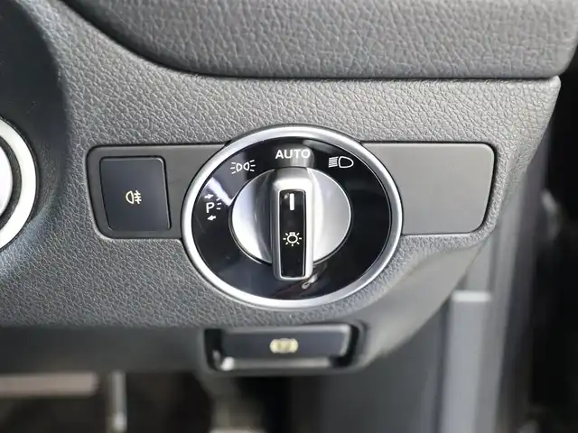 メルセデス・ベンツ ＣＬＡ１８０ Sブレイク　スポーツ 静岡県 2017(平29)年 4.9万km マウンテングレー 衝突軽減ブレーキ　/半革　/ＡＣＣ　/純正ナビＴＶ　/ＬＥＤ　/ＥＴＣ　/キーレスゴー　/ＢＳＭ　/ＬＫＡ　/パドルシフト　/パワーシート／ヒーター　/バックカメラ　/純正１８ＡＷ　/アイドリングストップ　/プッシュスタート