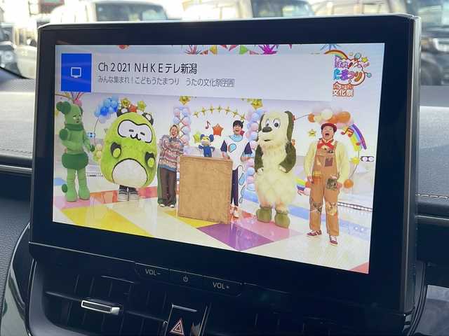 トヨタ カローラツーリング ハイブリッド ダブルバイビー 新潟県 2023(令5)年 6.5万km プラチナホワイトパールマイカ 純正ナビ（BT/DTV/FM/AM/フルセグ）/前席シートヒーター/ステアリングヒーター/オートライト/ハーフレザーシート/ETC2.0/ステアリングスイッチ/パーキングアシスト/フォグランプ/電動格納ウィンカーミラー/ドアバイザー