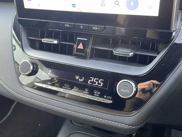 トヨタ カローラツーリング ハイブリッド ダブルバイビー 新潟県 2023(令5)年 6.5万km プラチナホワイトパールマイカ 純正ナビ（BT/DTV/FM/AM/フルセグ）/前席シートヒーター/ステアリングヒーター/オートライト/ハーフレザーシート/ETC2.0/ステアリングスイッチ/パーキングアシスト/フォグランプ/電動格納ウィンカーミラー/ドアバイザー