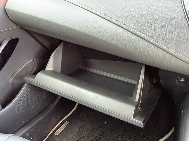 トヨタ カローラツーリング ハイブリッド ダブルバイビー 新潟県 2023(令5)年 6.5万km プラチナホワイトパールマイカ 純正ナビ（BT/DTV/FM/AM/フルセグ）/前席シートヒーター/ステアリングヒーター/オートライト/ハーフレザーシート/ETC2.0/ステアリングスイッチ/パーキングアシスト/フォグランプ/電動格納ウィンカーミラー/ドアバイザー