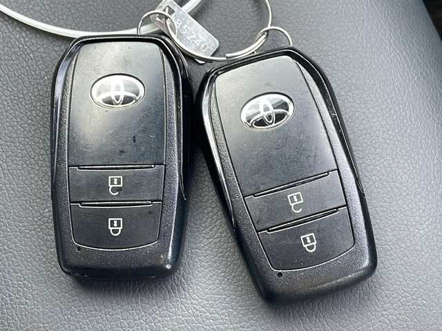 トヨタ カローラツーリング ハイブリッド ダブルバイビー 新潟県 2023(令5)年 6.5万km プラチナホワイトパールマイカ 純正ナビ（BT/DTV/FM/AM/フルセグ）/前席シートヒーター/ステアリングヒーター/オートライト/ハーフレザーシート/ETC2.0/ステアリングスイッチ/パーキングアシスト/フォグランプ/電動格納ウィンカーミラー/ドアバイザー