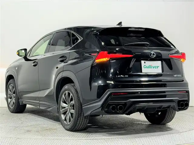 レクサス ＮＸ 300 Fスポーツ 大阪府 2018(平30)年 2.6万km グラファイトブラックガラスフレーク 純正ナビ  TRDエアロ 3眼LED 衝突軽減B レーンアシスト レーダークルーズC 赤革シート シートヒーター エアシート パワーシートバック/サイドカメラ ETC ステアリングヒーター パワーバックドア