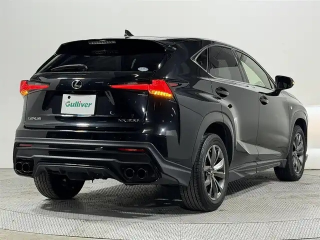 レクサス ＮＸ 300 Fスポーツ 大阪府 2018(平30)年 2.6万km グラファイトブラックガラスフレーク 純正ナビ  TRDエアロ 3眼LED 衝突軽減B レーンアシスト レーダークルーズC 赤革シート シートヒーター エアシート パワーシートバック/サイドカメラ ETC ステアリングヒーター パワーバックドア