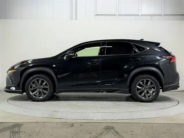 レクサス ＮＸ 300 Fスポーツ 大阪府 2018(平30)年 2.6万km グラファイトブラックガラスフレーク 純正ナビ  TRDエアロ 3眼LED 衝突軽減B レーンアシスト レーダークルーズC 赤革シート シートヒーター エアシート パワーシートバック/サイドカメラ ETC ステアリングヒーター パワーバックドア