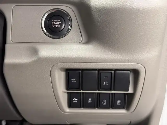 スズキ エブリィ ワゴン PZターボ スペシャル 三重県 2017(平29)年 6.6万km パールホワイト ガソリン・ターボ/キャブオーバーFR/インパネ4AT/ストラーダ 7インチナビ CN-RA03WD/（FM/AM/SD/iPod/TV/USB/Bluetooth/MEMORY MUSIC/CD/DVD/VTR）/バックアイカメラ/両側パワースライドドア/ドライブレコーダー 前後/ETC2.0/安全/・レーダーブレーキサポート/・ESP（横すべり防止機能）/・ヒルホールドコントロール（坂道発進補助）/・運転席、助手席エアバッグ/装備/・電動オートステップ/・オートエアコン/・リアヒーター/・オートライト/・ディスチャージヘッドライト/・フロントフォグライト/・ステアリングスイッチ/・純正14inAW/・電動格納ドアミラー/・パワーステアリング/・パワーウインドウ/・プッシュスタート/・スマートキーx1/・保/取/など