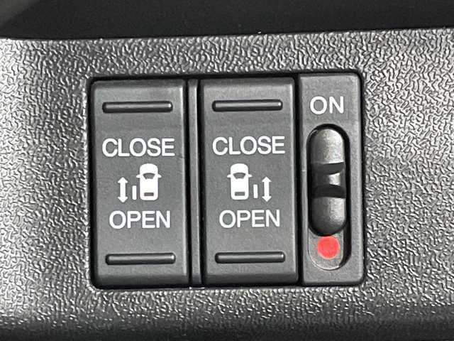 ホンダ ステップワゴン スパーダ eHEV G EXホンダS 愛媛県 2021(令3)年 6.4万km プラチナホワイトパール Hondaインターナビ＋リンクアップフリー/＋ETC2.0車載器（ナビゲーション連動）/純正10インチ/Bluetooth フルセグTV DVD再生可/バックカメラ//ホンダセンシング/アダプティブクルーズコントロール/レーンアシスト/ナビ装着用スペシャルパッケージ/＋ETC2.0車載器/わくわくゲート/運転席&助手席シートヒーター/アクティブコーナーライト/ハーフレザーシート/LEDオートライト/ステアリングリモコン/ハーフレザーシート