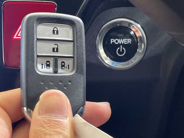 ホンダ ステップワゴン スパーダ eHEV G EXホンダS 愛媛県 2021(令3)年 6.4万km プラチナホワイトパール Hondaインターナビ＋リンクアップフリー/＋ETC2.0車載器（ナビゲーション連動）/純正10インチ/Bluetooth フルセグTV DVD再生可/バックカメラ//ホンダセンシング/アダプティブクルーズコントロール/レーンアシスト/ナビ装着用スペシャルパッケージ/＋ETC2.0車載器/わくわくゲート/運転席&助手席シートヒーター/アクティブコーナーライト/ハーフレザーシート/LEDオートライト/ステアリングリモコン/ハーフレザーシート