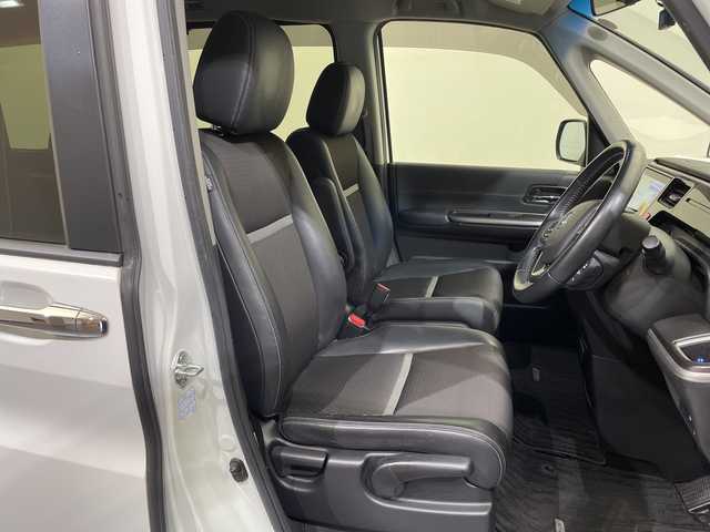 ホンダ ステップワゴン スパーダ eHEV G EXホンダS 愛媛県 2021(令3)年 6.4万km プラチナホワイトパール Hondaインターナビ＋リンクアップフリー/＋ETC2.0車載器（ナビゲーション連動）/純正10インチ/Bluetooth フルセグTV DVD再生可/バックカメラ//ホンダセンシング/アダプティブクルーズコントロール/レーンアシスト/ナビ装着用スペシャルパッケージ/＋ETC2.0車載器/わくわくゲート/運転席&助手席シートヒーター/アクティブコーナーライト/ハーフレザーシート/LEDオートライト/ステアリングリモコン/ハーフレザーシート