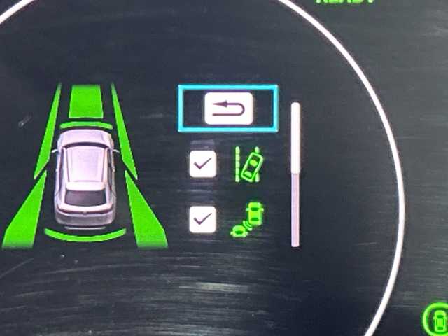 ホンダ ヴェゼル ハイブリッド e:HEV Z 神奈川県 2021(令3)年 2.7万km プラチナホワイトパール 無限グリル/ホンダコネクトディスプレイ/純正9型ワイドディスプレイオーディオ/インターナビ/プレミアムオーディオ/マルチビューカメラ/フルセグ　Bluetooth　USB/パワーバックドア/ホンダセンシング/ブラインドスポットインフォメーション/衝突軽減ブレーキ/誤発進抑制機能/後方誤発進抑制機能/近距離衝突軽減ブレーキ/歩行者事故低減ステアリング/路外逸脱抑制機能/アダブティブクルーズコントロール/車線維持支援システム/先行車発進お知らせ機能/標識認識機能/オートハイビーム/パーキングセンサー/ETC2.0/後退出庫サポート/ワイヤレス充電/革巻きステアリング/パドルシフト/ステアリングヒーター/ステアリングスイッチ/合皮/ファブリックコンビシート/前席シートヒーター/ECO/SPORTモード/電動パーキングブレーキ/AVH/プッシュスタート/スマートキー/LEDヘッドランプ/LEDフロントフォグランプ/LEDアクティブコーナリングランプ/LEDシーケンシャルターンランプ/純正18インチアルミホイール/純正リアスポイラー