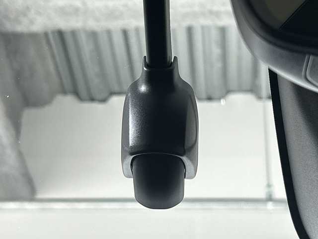 ホンダ ヴェゼル ハイブリッド e:HEV Z 神奈川県 2021(令3)年 2.7万km プラチナホワイトパール 無限グリル/ホンダコネクトディスプレイ/純正9型ワイドディスプレイオーディオ/インターナビ/プレミアムオーディオ/マルチビューカメラ/フルセグ　Bluetooth　USB/パワーバックドア/ホンダセンシング/ブラインドスポットインフォメーション/衝突軽減ブレーキ/誤発進抑制機能/後方誤発進抑制機能/近距離衝突軽減ブレーキ/歩行者事故低減ステアリング/路外逸脱抑制機能/アダブティブクルーズコントロール/車線維持支援システム/先行車発進お知らせ機能/標識認識機能/オートハイビーム/パーキングセンサー/ETC2.0/後退出庫サポート/ワイヤレス充電/革巻きステアリング/パドルシフト/ステアリングヒーター/ステアリングスイッチ/合皮/ファブリックコンビシート/前席シートヒーター/ECO/SPORTモード/電動パーキングブレーキ/AVH/プッシュスタート/スマートキー/LEDヘッドランプ/LEDフロントフォグランプ/LEDアクティブコーナリングランプ/LEDシーケンシャルターンランプ/純正18インチアルミホイール/純正リアスポイラー