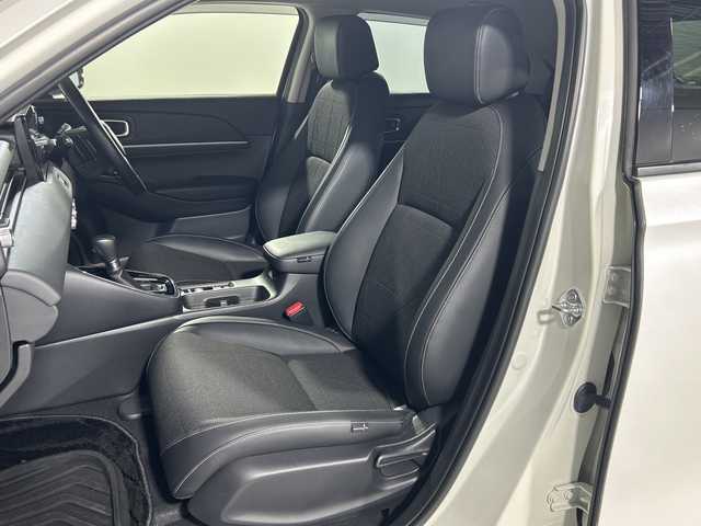 ホンダ ヴェゼル ハイブリッド e:HEV Z 神奈川県 2021(令3)年 2.7万km プラチナホワイトパール 無限グリル/ホンダコネクトディスプレイ/純正9型ワイドディスプレイオーディオ/インターナビ/プレミアムオーディオ/マルチビューカメラ/フルセグ　Bluetooth　USB/パワーバックドア/ホンダセンシング/ブラインドスポットインフォメーション/衝突軽減ブレーキ/誤発進抑制機能/後方誤発進抑制機能/近距離衝突軽減ブレーキ/歩行者事故低減ステアリング/路外逸脱抑制機能/アダブティブクルーズコントロール/車線維持支援システム/先行車発進お知らせ機能/標識認識機能/オートハイビーム/パーキングセンサー/ETC2.0/後退出庫サポート/ワイヤレス充電/革巻きステアリング/パドルシフト/ステアリングヒーター/ステアリングスイッチ/合皮/ファブリックコンビシート/前席シートヒーター/ECO/SPORTモード/電動パーキングブレーキ/AVH/プッシュスタート/スマートキー/LEDヘッドランプ/LEDフロントフォグランプ/LEDアクティブコーナリングランプ/LEDシーケンシャルターンランプ/純正18インチアルミホイール/純正リアスポイラー