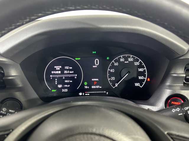 ホンダ ヴェゼル ハイブリッド e:HEV Z 神奈川県 2021(令3)年 2.7万km プラチナホワイトパール 無限グリル/ホンダコネクトディスプレイ/純正9型ワイドディスプレイオーディオ/インターナビ/プレミアムオーディオ/マルチビューカメラ/フルセグ　Bluetooth　USB/パワーバックドア/ホンダセンシング/ブラインドスポットインフォメーション/衝突軽減ブレーキ/誤発進抑制機能/後方誤発進抑制機能/近距離衝突軽減ブレーキ/歩行者事故低減ステアリング/路外逸脱抑制機能/アダブティブクルーズコントロール/車線維持支援システム/先行車発進お知らせ機能/標識認識機能/オートハイビーム/パーキングセンサー/ETC2.0/後退出庫サポート/ワイヤレス充電/革巻きステアリング/パドルシフト/ステアリングヒーター/ステアリングスイッチ/合皮/ファブリックコンビシート/前席シートヒーター/ECO/SPORTモード/電動パーキングブレーキ/AVH/プッシュスタート/スマートキー/LEDヘッドランプ/LEDフロントフォグランプ/LEDアクティブコーナリングランプ/LEDシーケンシャルターンランプ/純正18インチアルミホイール/純正リアスポイラー