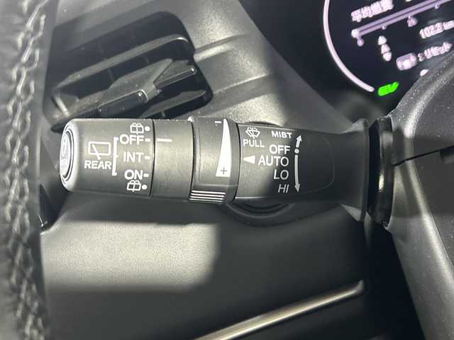 ホンダ ヴェゼル ハイブリッド e:HEV Z 神奈川県 2021(令3)年 2.7万km プラチナホワイトパール 無限グリル/ホンダコネクトディスプレイ/純正9型ワイドディスプレイオーディオ/インターナビ/プレミアムオーディオ/マルチビューカメラ/フルセグ　Bluetooth　USB/パワーバックドア/ホンダセンシング/ブラインドスポットインフォメーション/衝突軽減ブレーキ/誤発進抑制機能/後方誤発進抑制機能/近距離衝突軽減ブレーキ/歩行者事故低減ステアリング/路外逸脱抑制機能/アダブティブクルーズコントロール/車線維持支援システム/先行車発進お知らせ機能/標識認識機能/オートハイビーム/パーキングセンサー/ETC2.0/後退出庫サポート/ワイヤレス充電/革巻きステアリング/パドルシフト/ステアリングヒーター/ステアリングスイッチ/合皮/ファブリックコンビシート/前席シートヒーター/ECO/SPORTモード/電動パーキングブレーキ/AVH/プッシュスタート/スマートキー/LEDヘッドランプ/LEDフロントフォグランプ/LEDアクティブコーナリングランプ/LEDシーケンシャルターンランプ/純正18インチアルミホイール/純正リアスポイラー