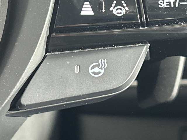 ホンダ ヴェゼル ハイブリッド e:HEV Z 神奈川県 2021(令3)年 2.7万km プラチナホワイトパール 無限グリル/ホンダコネクトディスプレイ/純正9型ワイドディスプレイオーディオ/インターナビ/プレミアムオーディオ/マルチビューカメラ/フルセグ　Bluetooth　USB/パワーバックドア/ホンダセンシング/ブラインドスポットインフォメーション/衝突軽減ブレーキ/誤発進抑制機能/後方誤発進抑制機能/近距離衝突軽減ブレーキ/歩行者事故低減ステアリング/路外逸脱抑制機能/アダブティブクルーズコントロール/車線維持支援システム/先行車発進お知らせ機能/標識認識機能/オートハイビーム/パーキングセンサー/ETC2.0/後退出庫サポート/ワイヤレス充電/革巻きステアリング/パドルシフト/ステアリングヒーター/ステアリングスイッチ/合皮/ファブリックコンビシート/前席シートヒーター/ECO/SPORTモード/電動パーキングブレーキ/AVH/プッシュスタート/スマートキー/LEDヘッドランプ/LEDフロントフォグランプ/LEDアクティブコーナリングランプ/LEDシーケンシャルターンランプ/純正18インチアルミホイール/純正リアスポイラー