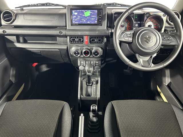 スズキ ジムニー シエラ JC 神奈川県 2023(令5)年 2.2万km シフォンアイボリーM スズキセーフティサポート/純正7型ナビ/・BT/フルセグTV/CD/DVD/SD/バックカメラ/ETC/シートヒーター(D/N)/革巻きステアリング/ステアリングスイッチ/Autoライト/クルーズコントロール/ダウンヒルアシストコントロール/アイドリングストップ機能/ヘッドライトウォッシャー/スマートキー/プッシュスタートボタン/電動格納ミラー/ウィンカーミラー/LEDヘッドライト/ミラーヒーター/純正フロアマット/純正15インチアルミホイール