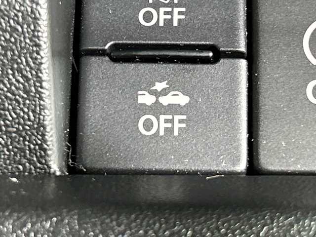 スズキ ジムニー シエラ JC 神奈川県 2023(令5)年 2.2万km シフォンアイボリーM スズキセーフティサポート/純正7型ナビ/・BT/フルセグTV/CD/DVD/SD/バックカメラ/ETC/シートヒーター(D/N)/革巻きステアリング/ステアリングスイッチ/Autoライト/クルーズコントロール/ダウンヒルアシストコントロール/アイドリングストップ機能/ヘッドライトウォッシャー/スマートキー/プッシュスタートボタン/電動格納ミラー/ウィンカーミラー/LEDヘッドライト/ミラーヒーター/純正フロアマット/純正15インチアルミホイール