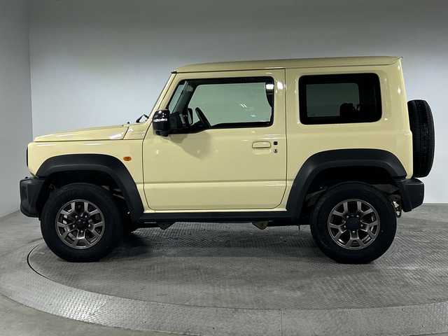 スズキ ジムニー シエラ JC 神奈川県 2023(令5)年 2.2万km シフォンアイボリーM スズキセーフティサポート/純正7型ナビ/・BT/フルセグTV/CD/DVD/SD/バックカメラ/ETC/シートヒーター(D/N)/革巻きステアリング/ステアリングスイッチ/Autoライト/クルーズコントロール/ダウンヒルアシストコントロール/アイドリングストップ機能/ヘッドライトウォッシャー/スマートキー/プッシュスタートボタン/電動格納ミラー/ウィンカーミラー/LEDヘッドライト/ミラーヒーター/純正フロアマット/純正15インチアルミホイール