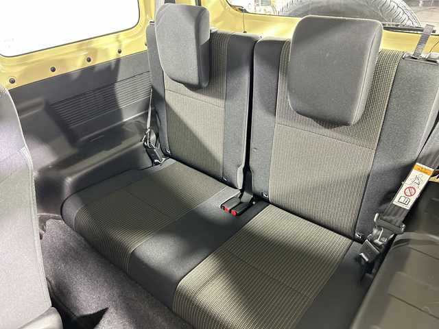 スズキ ジムニー シエラ JC 神奈川県 2023(令5)年 2.2万km シフォンアイボリーM スズキセーフティサポート/純正7型ナビ/・BT/フルセグTV/CD/DVD/SD/バックカメラ/ETC/シートヒーター(D/N)/革巻きステアリング/ステアリングスイッチ/Autoライト/クルーズコントロール/ダウンヒルアシストコントロール/アイドリングストップ機能/ヘッドライトウォッシャー/スマートキー/プッシュスタートボタン/電動格納ミラー/ウィンカーミラー/LEDヘッドライト/ミラーヒーター/純正フロアマット/純正15インチアルミホイール