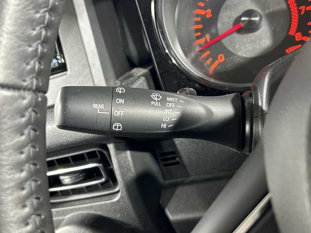 スズキ ジムニー シエラ JC 神奈川県 2023(令5)年 2.2万km シフォンアイボリーM スズキセーフティサポート/純正7型ナビ/・BT/フルセグTV/CD/DVD/SD/バックカメラ/ETC/シートヒーター(D/N)/革巻きステアリング/ステアリングスイッチ/Autoライト/クルーズコントロール/ダウンヒルアシストコントロール/アイドリングストップ機能/ヘッドライトウォッシャー/スマートキー/プッシュスタートボタン/電動格納ミラー/ウィンカーミラー/LEDヘッドライト/ミラーヒーター/純正フロアマット/純正15インチアルミホイール