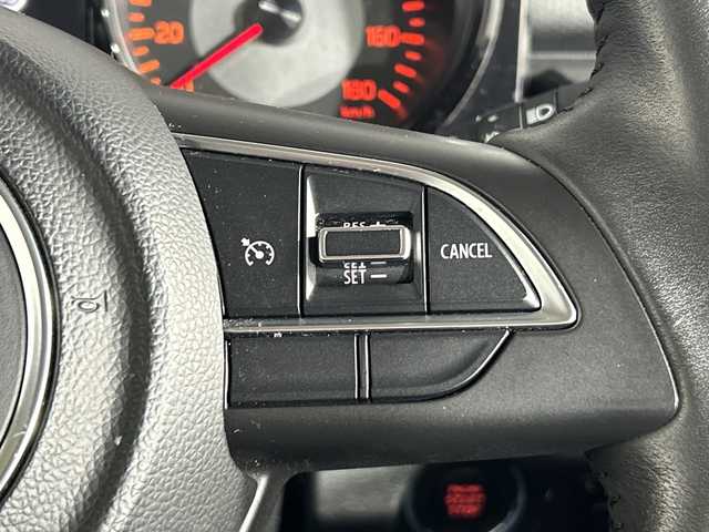 スズキ ジムニー シエラ JC 神奈川県 2023(令5)年 2.2万km シフォンアイボリーM スズキセーフティサポート/純正7型ナビ/・BT/フルセグTV/CD/DVD/SD/バックカメラ/ETC/シートヒーター(D/N)/革巻きステアリング/ステアリングスイッチ/Autoライト/クルーズコントロール/ダウンヒルアシストコントロール/アイドリングストップ機能/ヘッドライトウォッシャー/スマートキー/プッシュスタートボタン/電動格納ミラー/ウィンカーミラー/LEDヘッドライト/ミラーヒーター/純正フロアマット/純正15インチアルミホイール