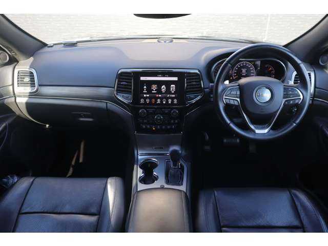 クライスラー・ジープ ジープ グランドチェロキー LTD 大分県 2020(令2)年 5.4万km 黒 アダプティブクルーズコントロール/ブラインドスポットモニター/エアサス/純正ナビ/地デジ/ＣａｒＰｌａｙ/Bluetooth/バックカメラ/フロントカメラ/サイドカメラ/黒革/シートヒーター/エアシート/ステアリングヒーター/パドルシフト/ＬＥＤヘッドライト/オートハイビーム/パワーバックドア/純正１８インチＡＷ/ＥＴＣ