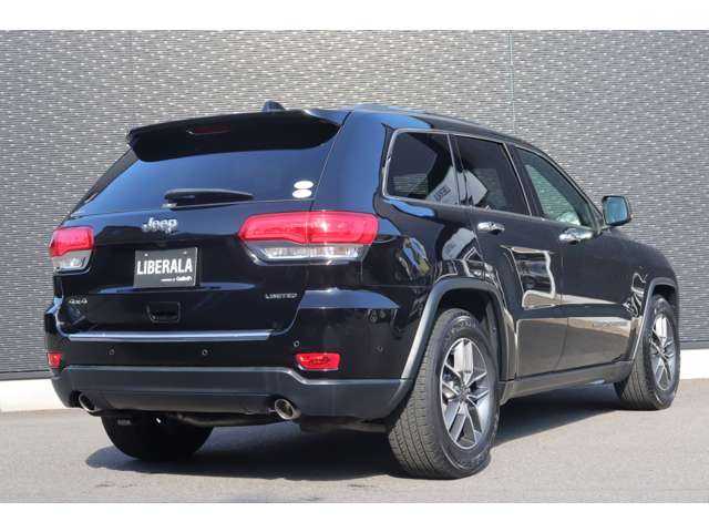 クライスラー・ジープ ジープ グランドチェロキー LTD 大分県 2020(令2)年 5.4万km 黒 アダプティブクルーズコントロール/ブラインドスポットモニター/エアサス/純正ナビ/地デジ/ＣａｒＰｌａｙ/Bluetooth/バックカメラ/フロントカメラ/サイドカメラ/黒革/シートヒーター/エアシート/ステアリングヒーター/パドルシフト/ＬＥＤヘッドライト/オートハイビーム/パワーバックドア/純正１８インチＡＷ/ＥＴＣ