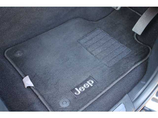 クライスラー・ジープ ジープ グランドチェロキー LTD 大分県 2020(令2)年 5.4万km 黒 アダプティブクルーズコントロール/ブラインドスポットモニター/エアサス/純正ナビ/地デジ/ＣａｒＰｌａｙ/Bluetooth/バックカメラ/フロントカメラ/サイドカメラ/黒革/シートヒーター/エアシート/ステアリングヒーター/パドルシフト/ＬＥＤヘッドライト/オートハイビーム/パワーバックドア/純正１８インチＡＷ/ＥＴＣ