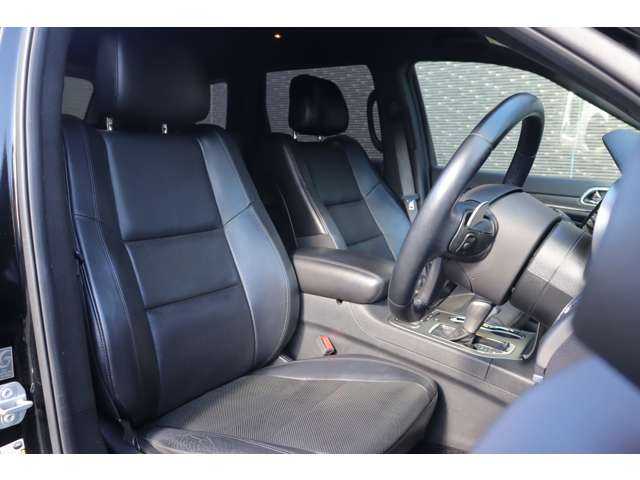 クライスラー・ジープ ジープ グランドチェロキー LTD 大分県 2020(令2)年 5.4万km 黒 アダプティブクルーズコントロール/ブラインドスポットモニター/エアサス/純正ナビ/地デジ/ＣａｒＰｌａｙ/Bluetooth/バックカメラ/フロントカメラ/サイドカメラ/黒革/シートヒーター/エアシート/ステアリングヒーター/パドルシフト/ＬＥＤヘッドライト/オートハイビーム/パワーバックドア/純正１８インチＡＷ/ＥＴＣ