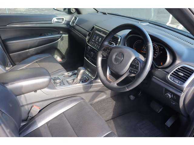 クライスラー・ジープ ジープ グランドチェロキー LTD 大分県 2020(令2)年 5.4万km 黒 アダプティブクルーズコントロール/ブラインドスポットモニター/エアサス/純正ナビ/地デジ/ＣａｒＰｌａｙ/Bluetooth/バックカメラ/フロントカメラ/サイドカメラ/黒革/シートヒーター/エアシート/ステアリングヒーター/パドルシフト/ＬＥＤヘッドライト/オートハイビーム/パワーバックドア/純正１８インチＡＷ/ＥＴＣ