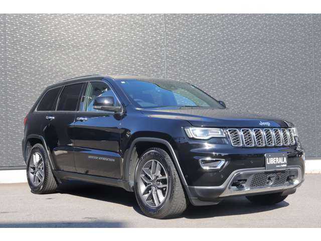 クライスラー・ジープ ジープ グランドチェロキー LTD 大分県 2020(令2)年 5.4万km 黒 アダプティブクルーズコントロール/ブラインドスポットモニター/エアサス/純正ナビ/地デジ/ＣａｒＰｌａｙ/Bluetooth/バックカメラ/フロントカメラ/サイドカメラ/黒革/シートヒーター/エアシート/ステアリングヒーター/パドルシフト/ＬＥＤヘッドライト/オートハイビーム/パワーバックドア/純正１８インチＡＷ/ＥＴＣ