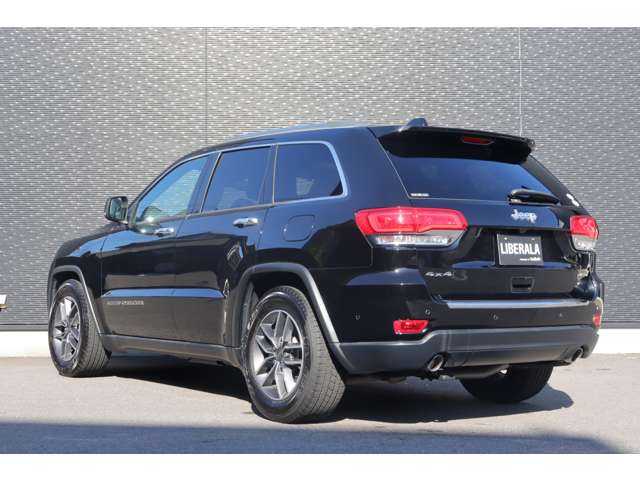 クライスラー・ジープ ジープ グランドチェロキー LTD 大分県 2020(令2)年 5.4万km 黒 アダプティブクルーズコントロール/ブラインドスポットモニター/エアサス/純正ナビ/地デジ/ＣａｒＰｌａｙ/Bluetooth/バックカメラ/フロントカメラ/サイドカメラ/黒革/シートヒーター/エアシート/ステアリングヒーター/パドルシフト/ＬＥＤヘッドライト/オートハイビーム/パワーバックドア/純正１８インチＡＷ/ＥＴＣ