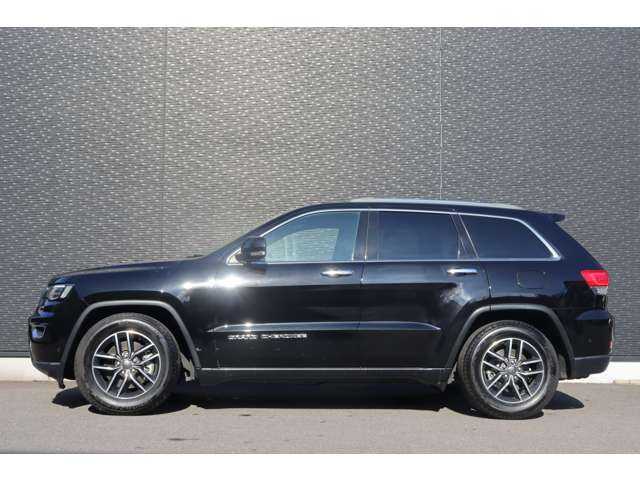 クライスラー・ジープ ジープ グランドチェロキー LTD 大分県 2020(令2)年 5.4万km 黒 アダプティブクルーズコントロール/ブラインドスポットモニター/エアサス/純正ナビ/地デジ/ＣａｒＰｌａｙ/Bluetooth/バックカメラ/フロントカメラ/サイドカメラ/黒革/シートヒーター/エアシート/ステアリングヒーター/パドルシフト/ＬＥＤヘッドライト/オートハイビーム/パワーバックドア/純正１８インチＡＷ/ＥＴＣ