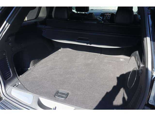 クライスラー・ジープ ジープ グランドチェロキー LTD 大分県 2020(令2)年 5.4万km 黒 アダプティブクルーズコントロール/ブラインドスポットモニター/エアサス/純正ナビ/地デジ/ＣａｒＰｌａｙ/Bluetooth/バックカメラ/フロントカメラ/サイドカメラ/黒革/シートヒーター/エアシート/ステアリングヒーター/パドルシフト/ＬＥＤヘッドライト/オートハイビーム/パワーバックドア/純正１８インチＡＷ/ＥＴＣ