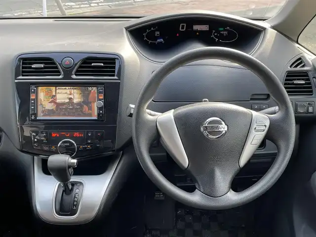 日産 セレナ 20X Sハイブリッド 福岡県 2013(平25)年 5万km スーパーブラック (株)IDOMが運営する【じしゃロン八幡西店】の自社ローン対象車両になります。こちらは現金ご利用時の価格です。自社ローンご希望の方は別途その旨お申付け下さい。/板キー/純正メモリナビ/地デジ/Bluetooth/バックカメラ/フリップダウンモニター/左パワースライドドア/クルーズコントロール/ETC/オートライト