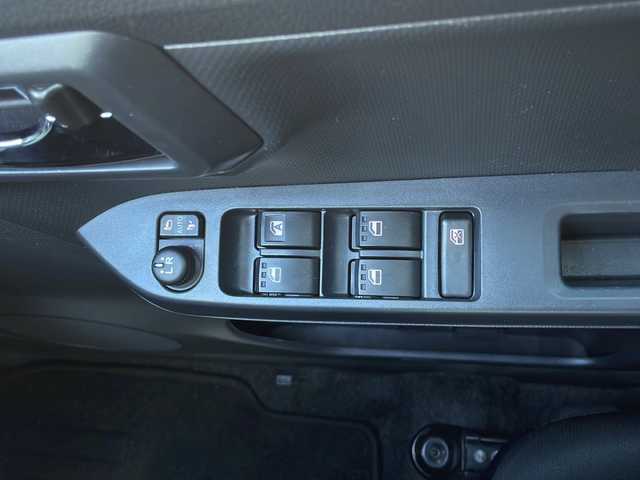 ダイハツ ミラ イース G リミテッド SAⅢ 山口県 2021(令3)年 4.8万km シャイニングホワイトパール 社外メモリナビ【MDV-D407BT】/・CD/DVD/・Bluetooth/・iPod/・USB/・AM/FM/・SMART USEN/・SD/バックカメラ/ETC/プッシュスタート/スマートキー/シートヒーター（運転席＋助手席）/LEDヘッドライト/オートライト/シガーソケット/スマートアシストIII/・衝突回避支援ブレーキ機能/・衝突警報機能/・車線逸脱警報機能/・路側逸脱警報/・ブレーキ制御付き誤発進抑制機能/・先行車発進お知らせ機能/・ADB/・オートハイビーム/・コーナーセンサー