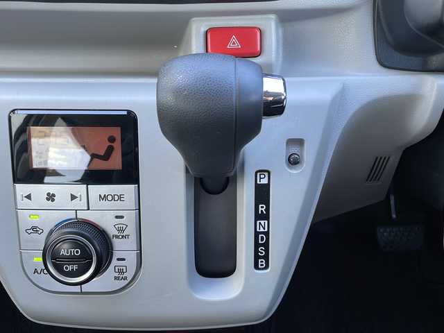 ダイハツ ミラ イース G リミテッド SAⅢ 山口県 2021(令3)年 4.8万km シャイニングホワイトパール 社外メモリナビ【MDV-D407BT】/・CD/DVD/・Bluetooth/・iPod/・USB/・AM/FM/・SMART USEN/・SD/バックカメラ/ETC/プッシュスタート/スマートキー/シートヒーター（運転席＋助手席）/LEDヘッドライト/オートライト/シガーソケット/スマートアシストIII/・衝突回避支援ブレーキ機能/・衝突警報機能/・車線逸脱警報機能/・路側逸脱警報/・ブレーキ制御付き誤発進抑制機能/・先行車発進お知らせ機能/・ADB/・オートハイビーム/・コーナーセンサー