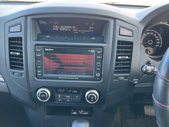 三菱 パジェロ ロング GR 秋田県 2011(平23)年 8万km クールシルバーメタリック 純正メモリナビ/純正CD、DVD/社外17インチAW/純正AW積込み/バックカメラ/ETC/スペアキー