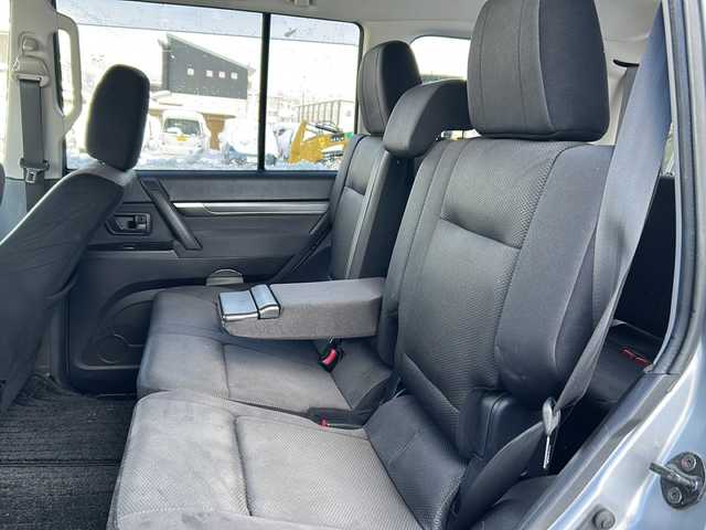 三菱 パジェロ ロング GR 秋田県 2011(平23)年 8万km クールシルバーメタリック 純正メモリナビ/純正CD、DVD/社外17インチAW/純正AW積込み/バックカメラ/ETC/スペアキー