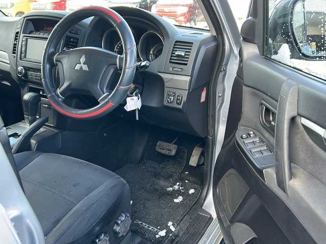 三菱 パジェロ ロング GR 秋田県 2011(平23)年 8万km クールシルバーメタリック 純正メモリナビ/純正CD、DVD/社外17インチAW/純正AW積込み/バックカメラ/ETC/スペアキー